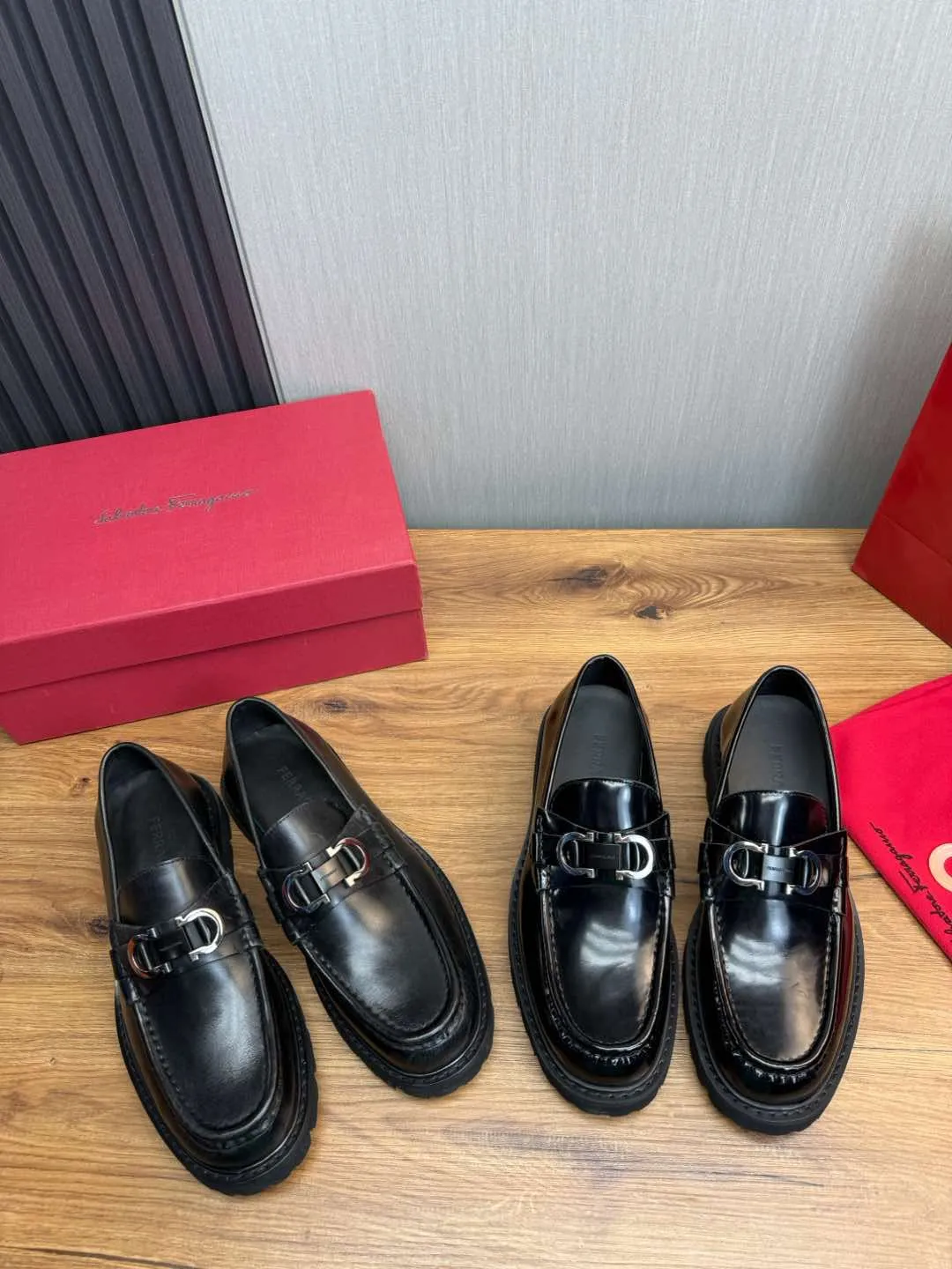 Men's shoes 💰880💰 Ferragamo. [Ferragamo] men's thick-soled loafers, the latest hot style, 1:1 original purchase quality, top quality, imported open-edge beaded cowhide leather on the upper, hand-made three-dimensional stitching highlights the round toe design, the inner foot pads are all imported cowhide, with original lightweight foam outsole, matching code 39-44, (38, 45 custom-made, non-refundable)